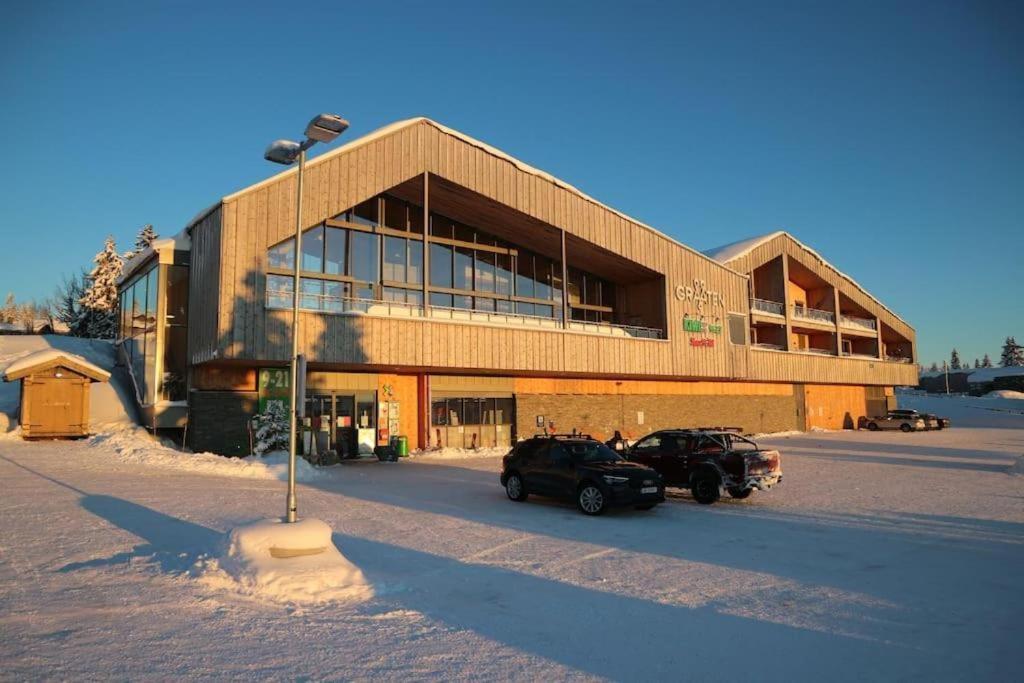 Leilighet Med Panoramautsikt Sjusjoen Innendors Parkering Exteriér fotografie